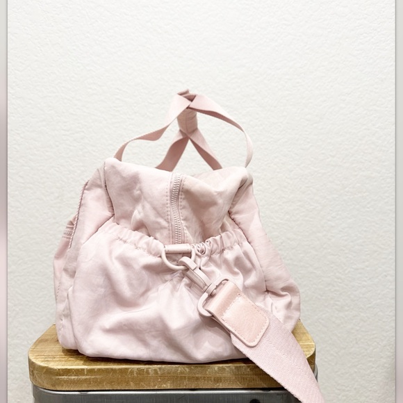 Beis The Sport Duffle Gym Bag Pink - Picture 6 of 11